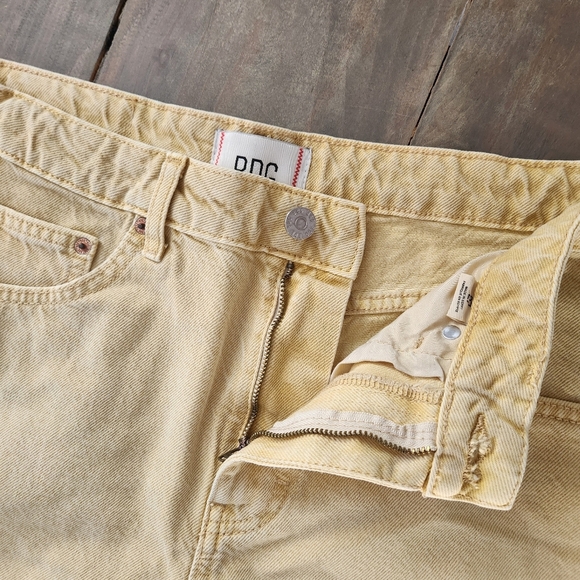 NWT Urban Outfitters BDG Indie Mid Rise Denim Shorts - Size 27 - Picture 3 of 5